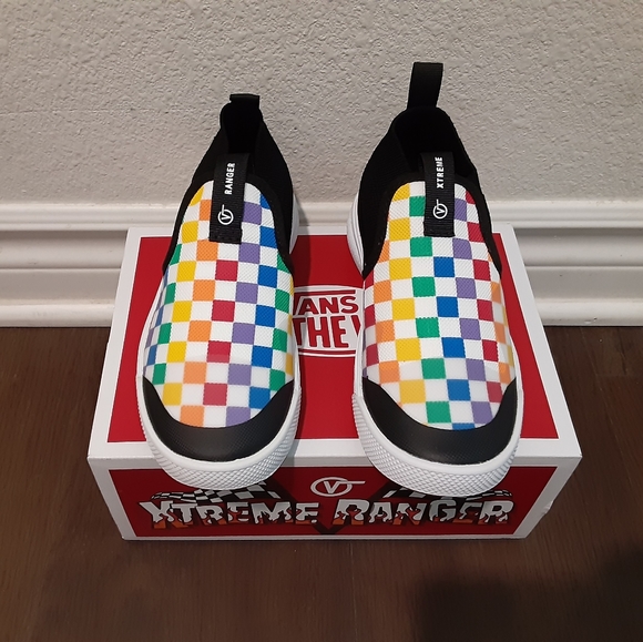 Vans - Picture 3 of 4